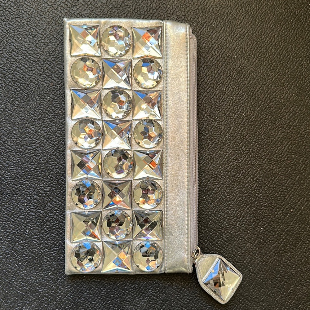 Steve Madden’s 💯 PVC Big Gemstone Silver Clutch in great shape. Used only once.
